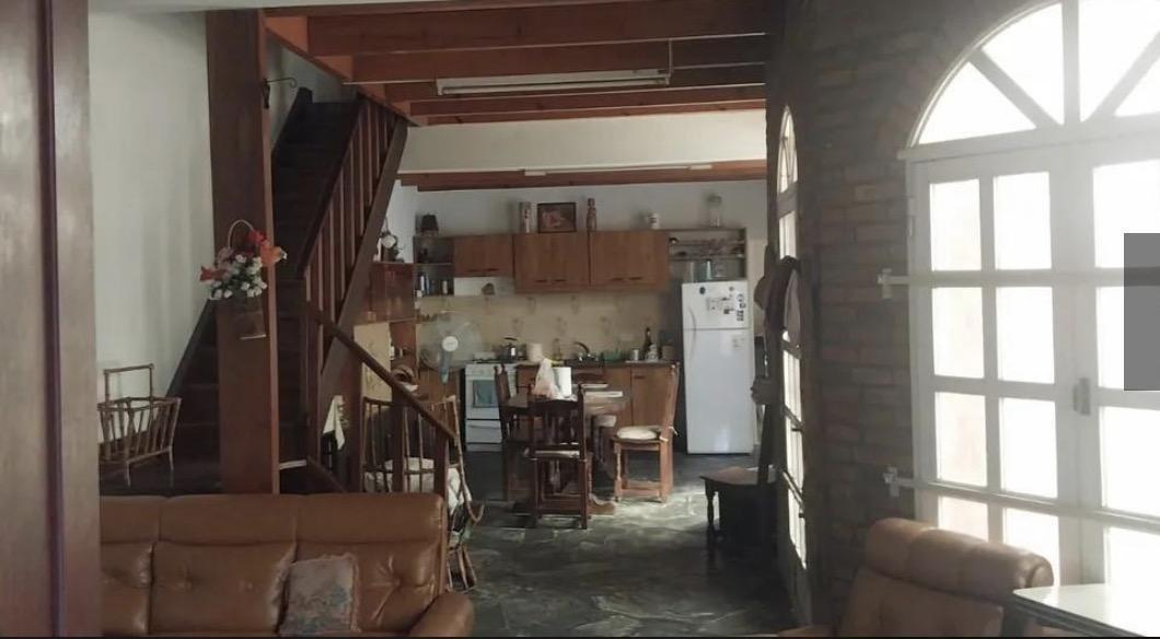 Foto de Venta casa 5 ambientes C/pileta y quincho - Parque Alvear 1, imagen 1