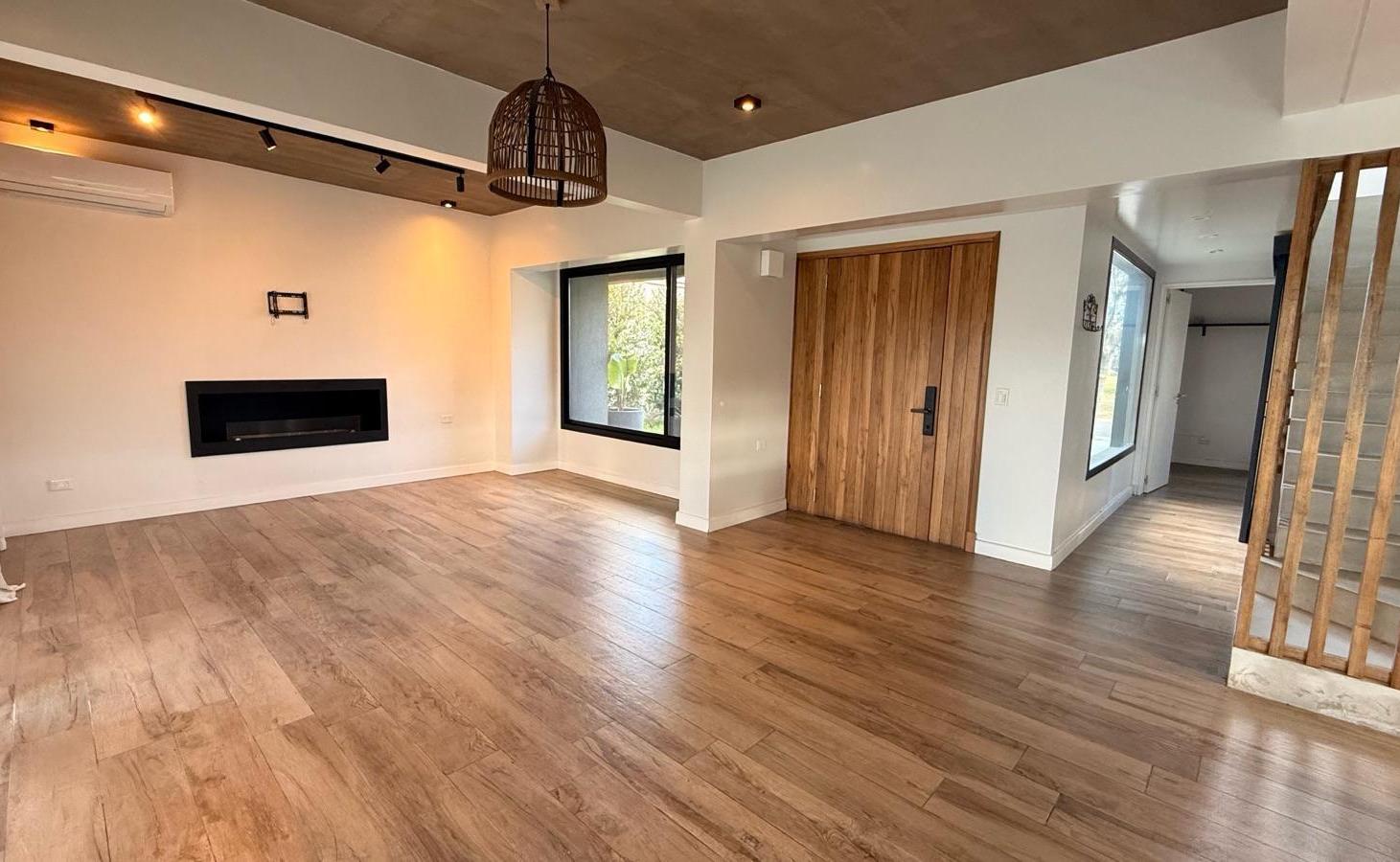 Foto de VENTA CASA 6 AMBIENTES CON PILETA - BARRIO SANTO TOMAS PILAR. ACEPTA, imagen 1