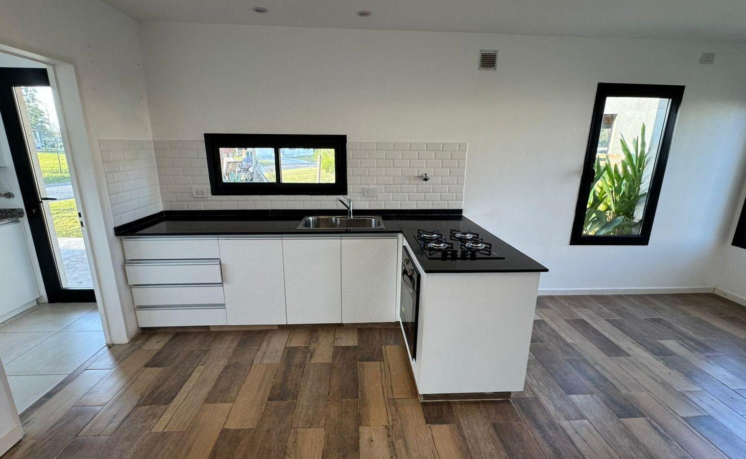 Foto de VENTA CASA 4 AMBIENTES - BARRIO SANTO TOMAS, imagen 2