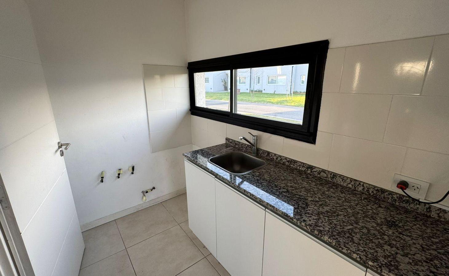 Foto de VENTA CASA 4 AMBIENTES - BARRIO SANTO TOMAS, imagen 5