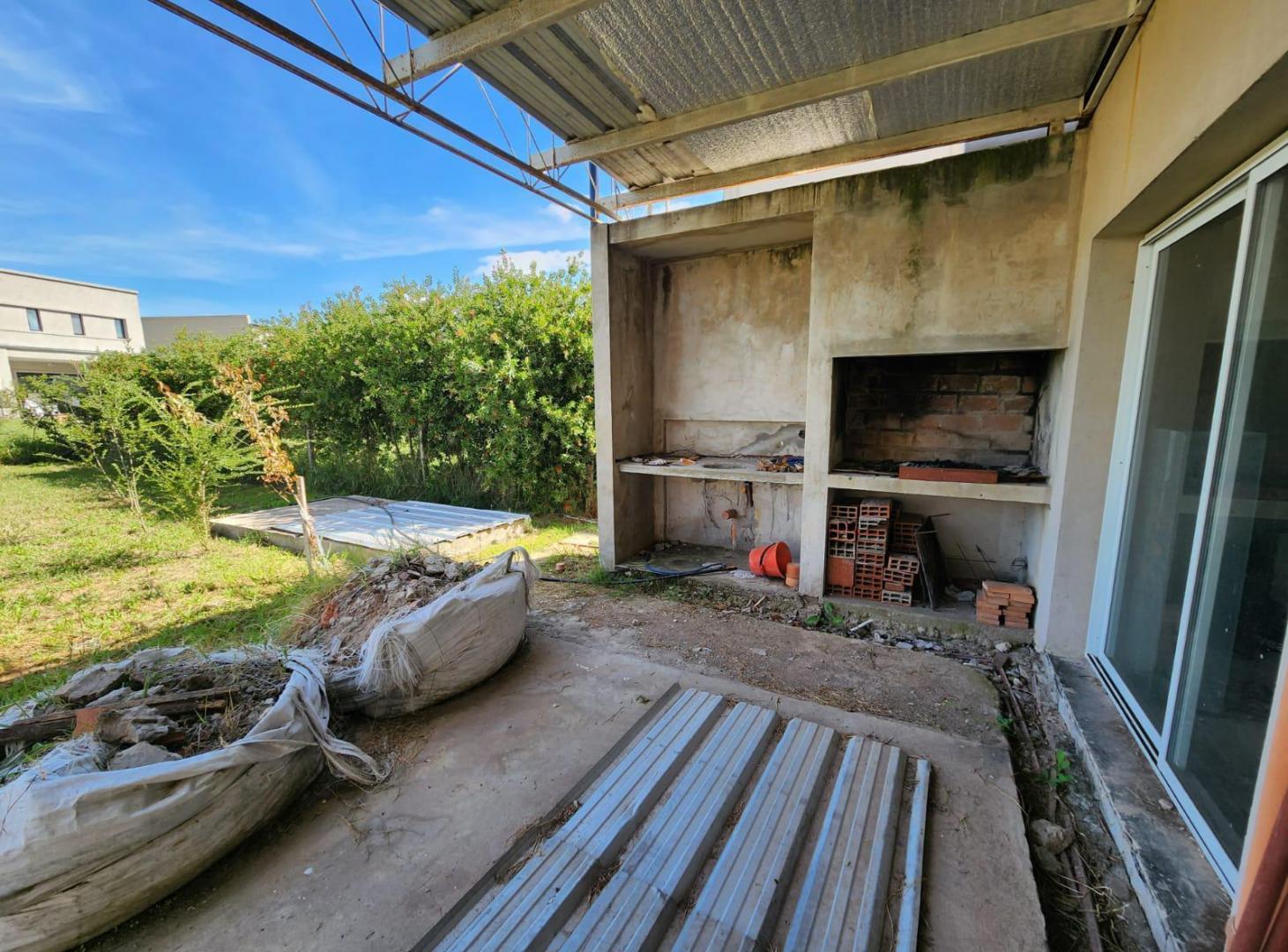 Foto de VENTA CASA 5 AMBIENTES CON GALERÍA, PARRILLA Y PILETA - BARRIO SAN, imagen 3