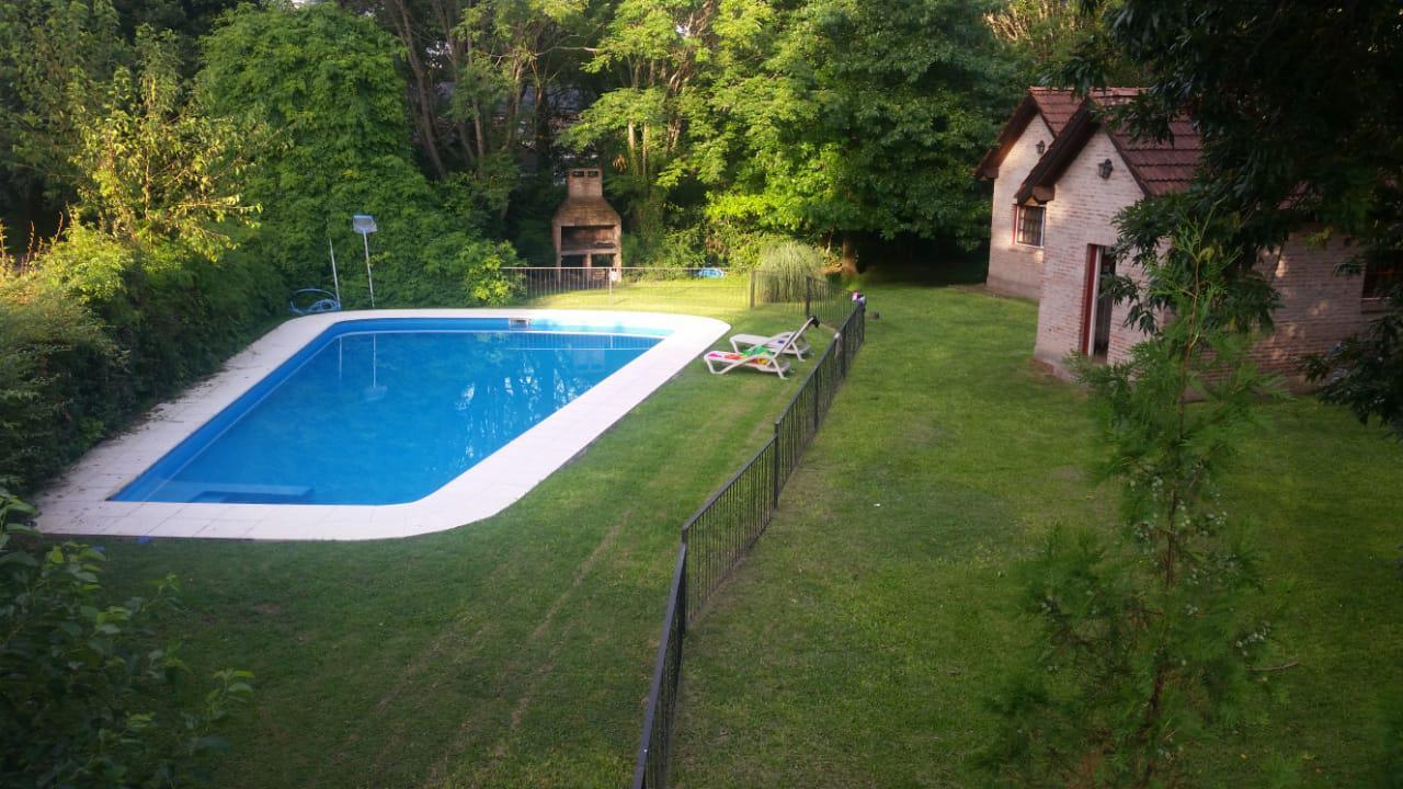Foto de Venta casa 5 ambientes con galeria y pileta - Barrio Parque Peró, Del, imagen 2