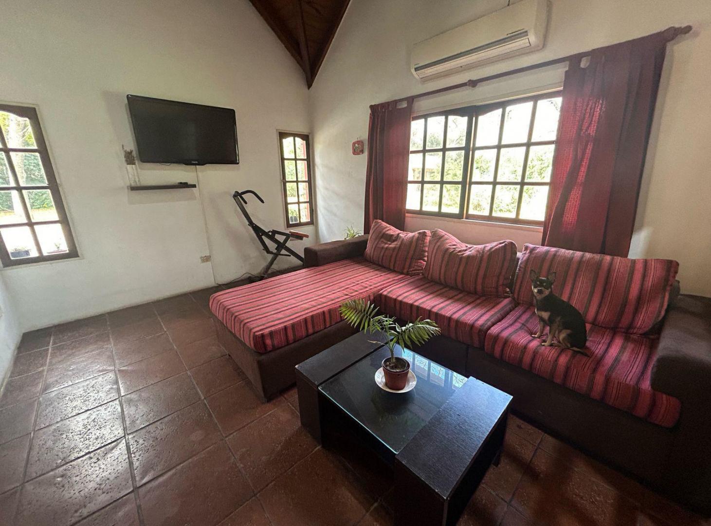 Foto de Venta casa 5 ambientes con galeria y pileta - Barrio Parque Peró, Del, imagen 3