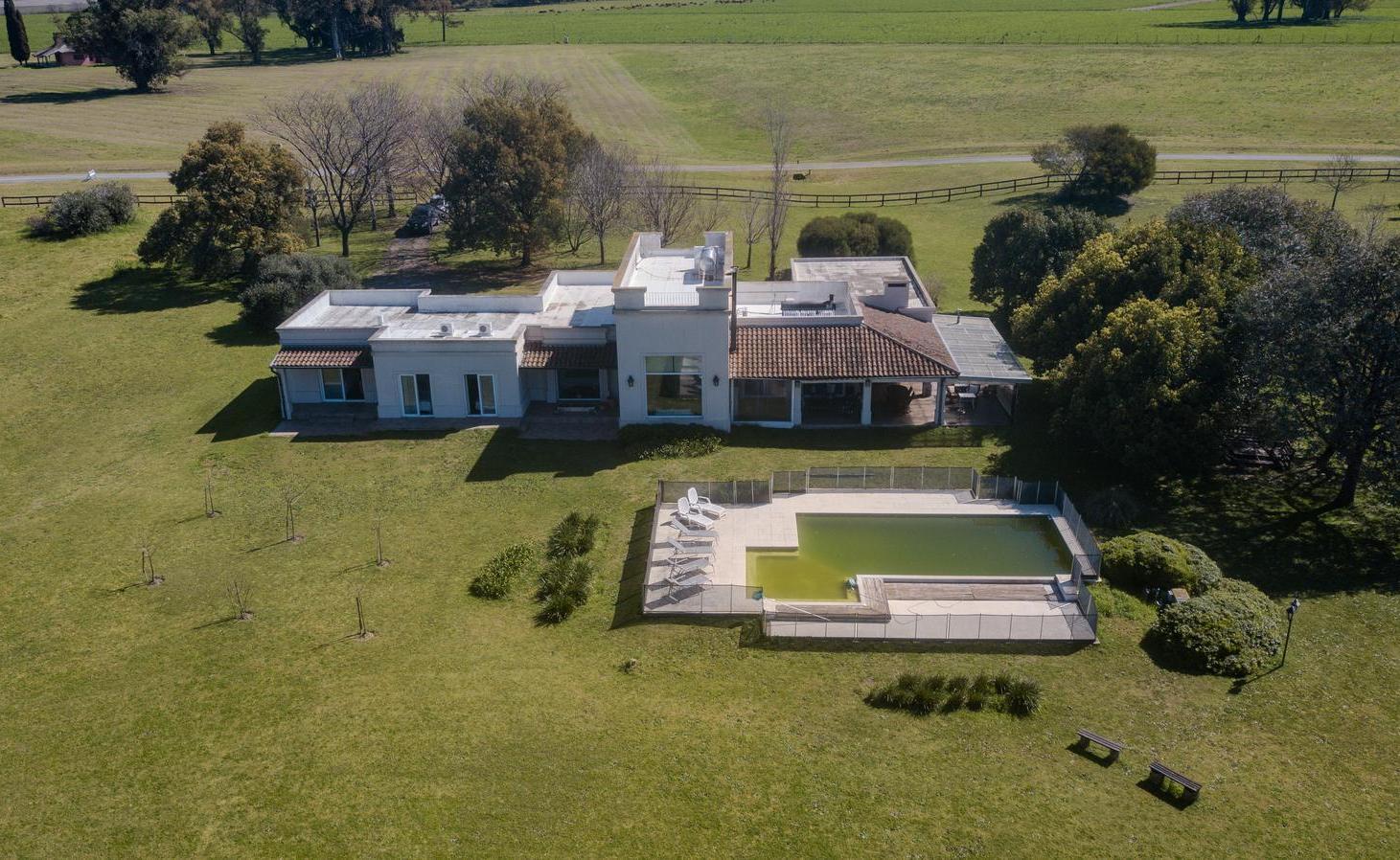 Foto de Venta Casa 6 AMBIENTES con pileta - Quebradas Villa Rural Baradero, imagen 2