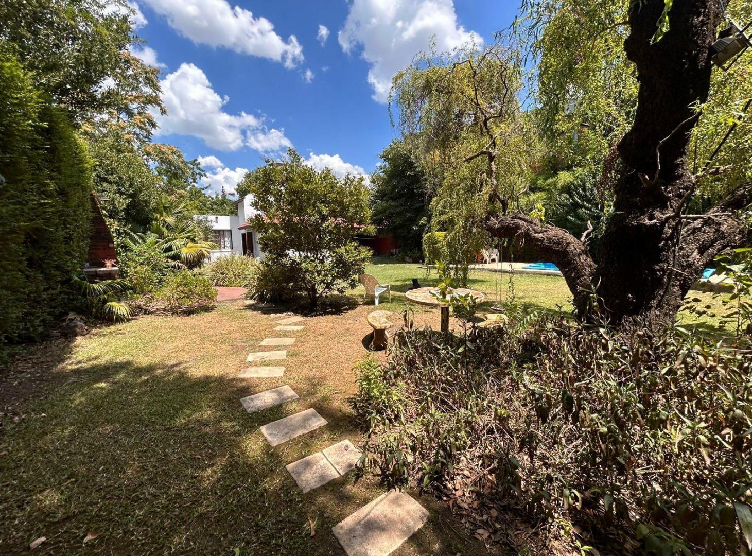 Foto de Venta casa 4 ambientes con departamento y pileta, imagen 2