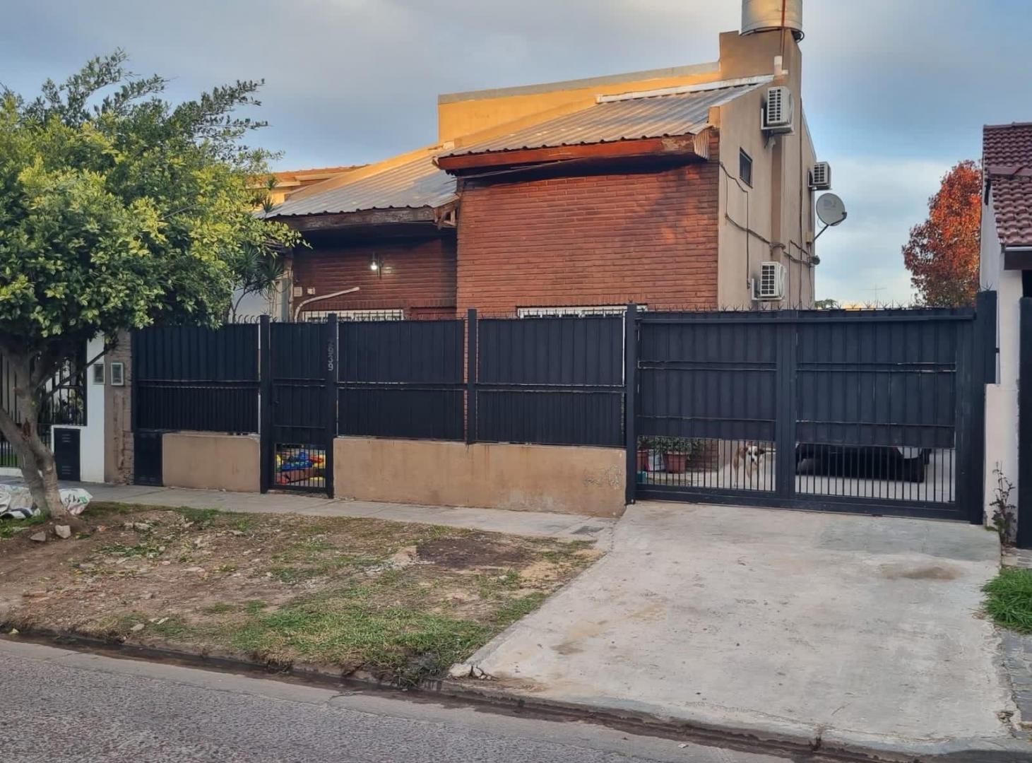 Foto de VENTA CASA 6 AMBIENTES C/ PILETA Y JARDIN - DON TORCUATO, imagen 4