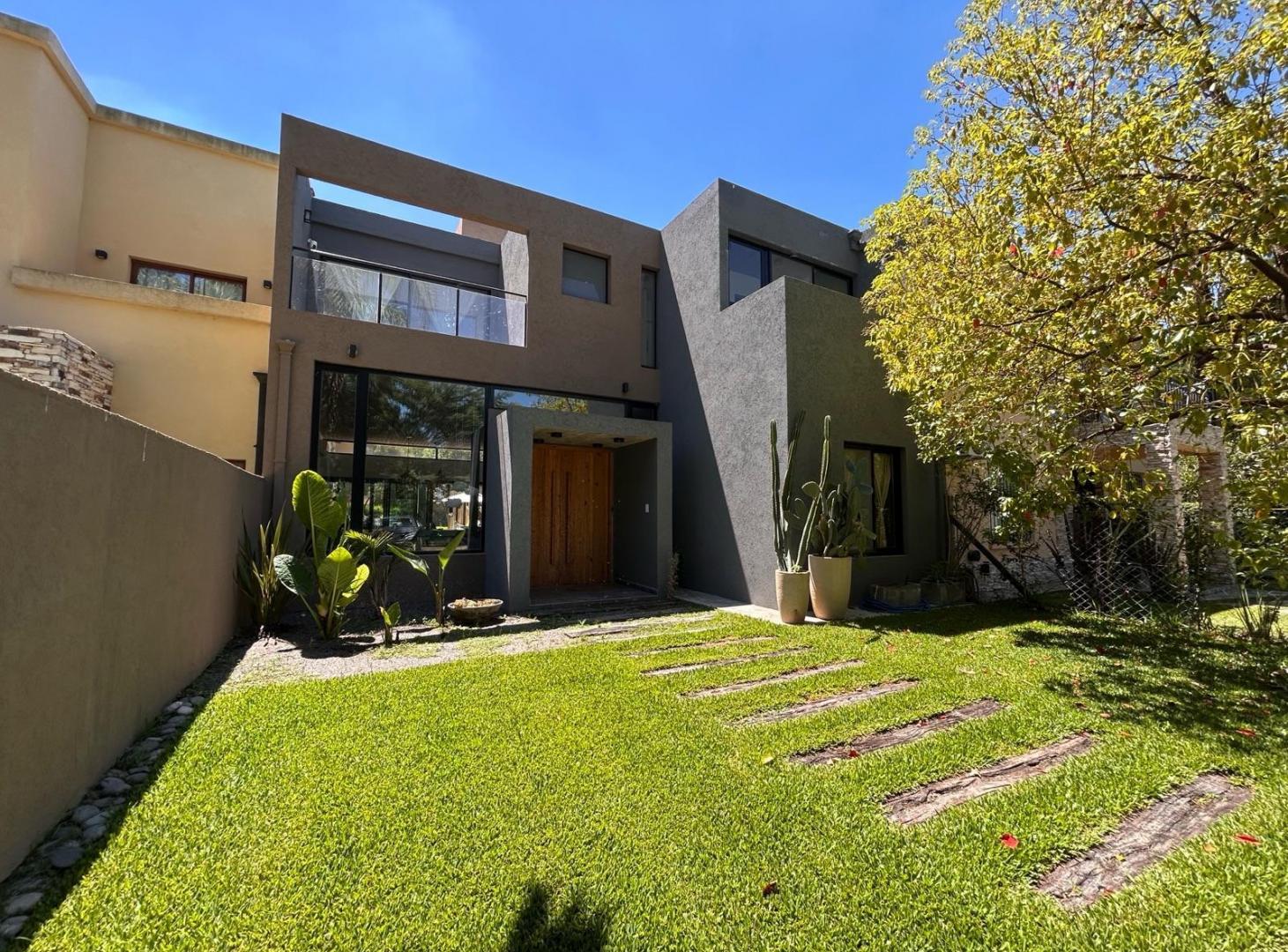 Foto de Venta casa 4 ambientes con pileta APTA CREDITO - Barrio Parque Pero, imagen 5