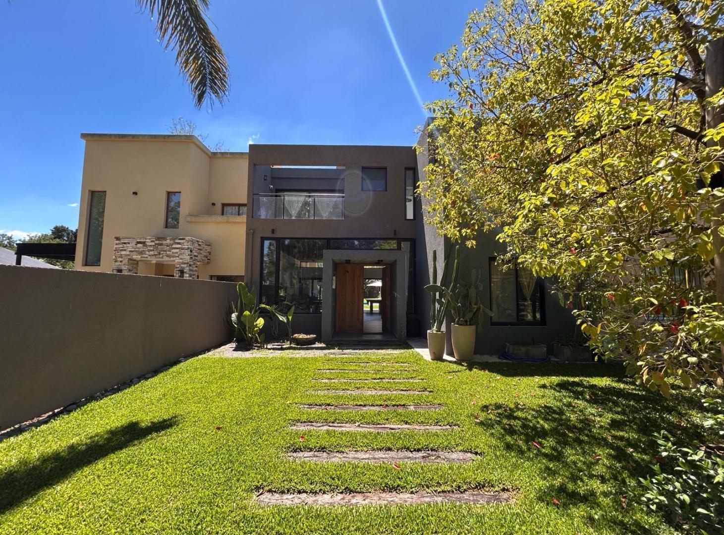 Foto de Venta casa 4 ambientes con pileta APTA CREDITO - Barrio Parque Pero, imagen 3