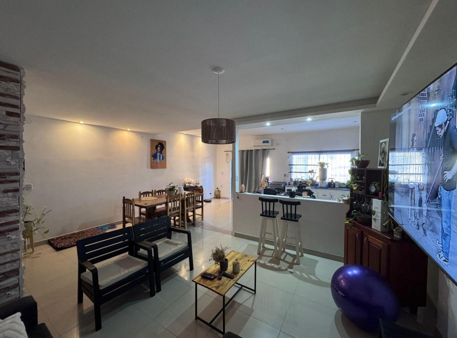 Foto de Venta Casa 4 ambientes Cochera y parque - Jose c paz, imagen 2