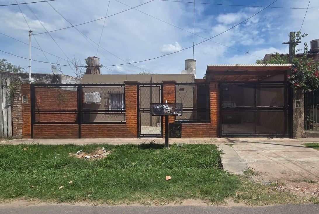 Foto de Venta Casa 4 ambientes Cochera y parque - Jose c paz, imagen 3