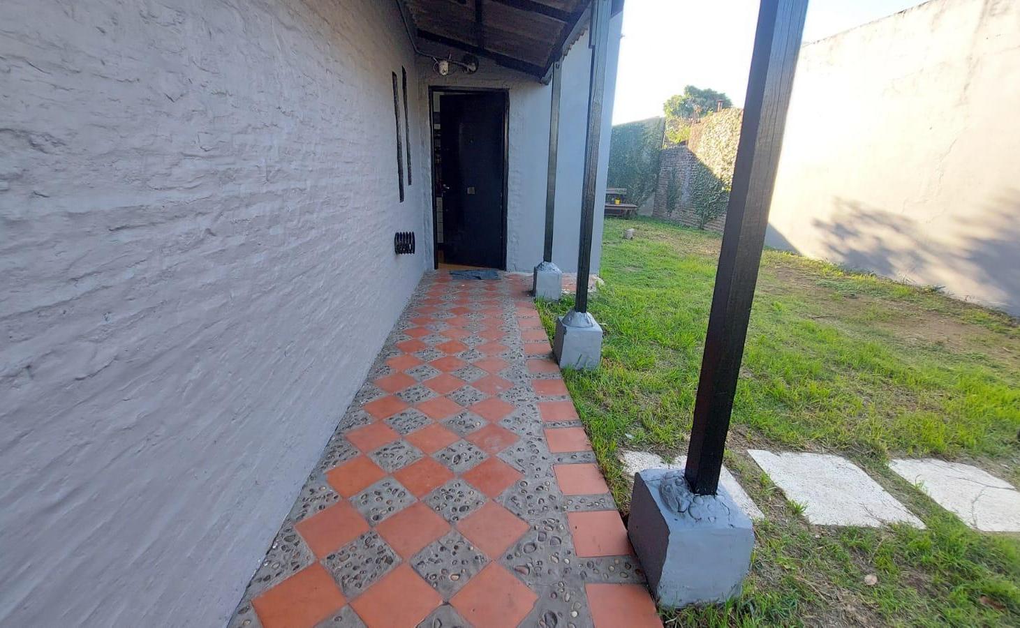 Foto de Venta casa 3 ambientes c/ cochera y parque - San Miguel, imagen 2
