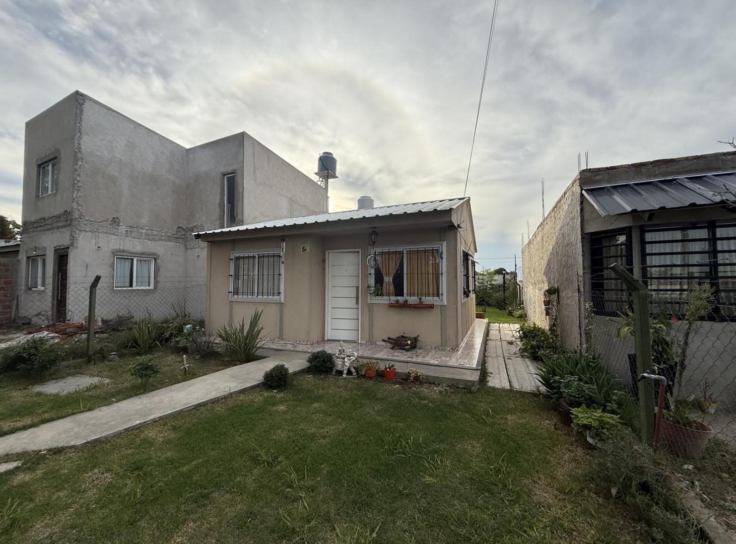 Foto de VENTA CASA 2 AMBIENTES - BARRIO PARQUE DERQUI, imagen 2