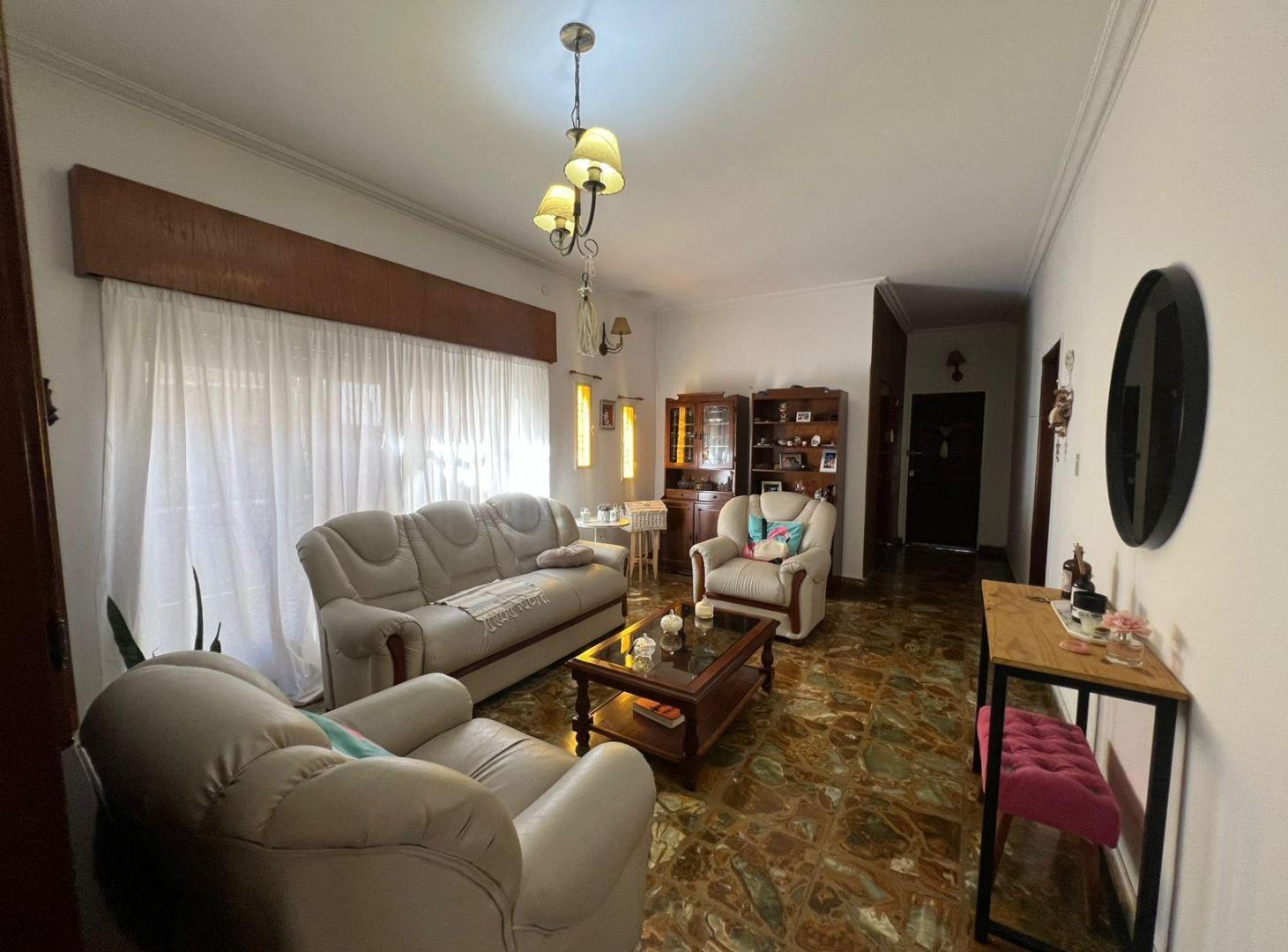 Foto de Venta casa 3 ambientes - Jardin y Cochera APTA CREDITO- José C Paz, imagen 3