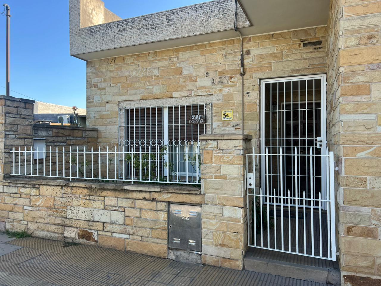 Foto de Venta casa 3 ambientes - Jardin y Cochera APTA CREDITO- José C Paz, imagen 4