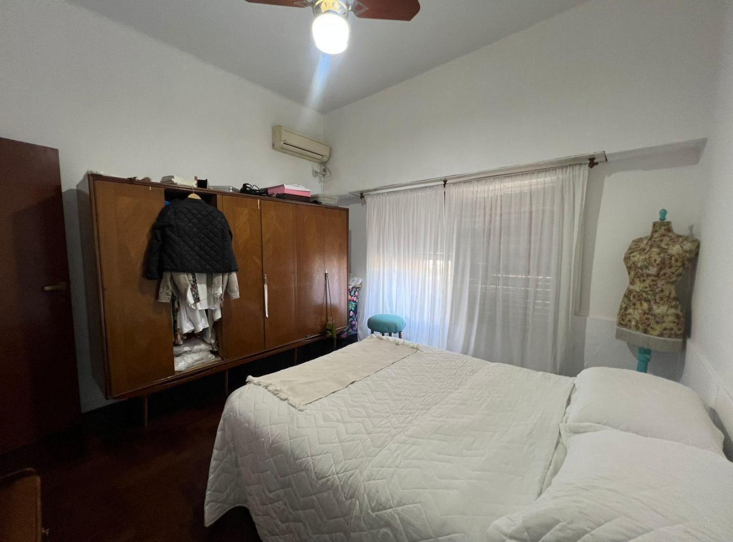 Foto de Venta casa 3 ambientes - Jardin y Cochera APTA CREDITO- José C Paz, imagen 2