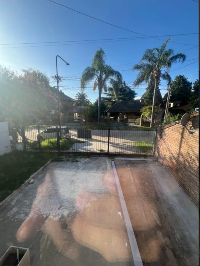Foto de Venta casa 5 ambientes cochera y pileta - Quilmes Oeste, imagen 2