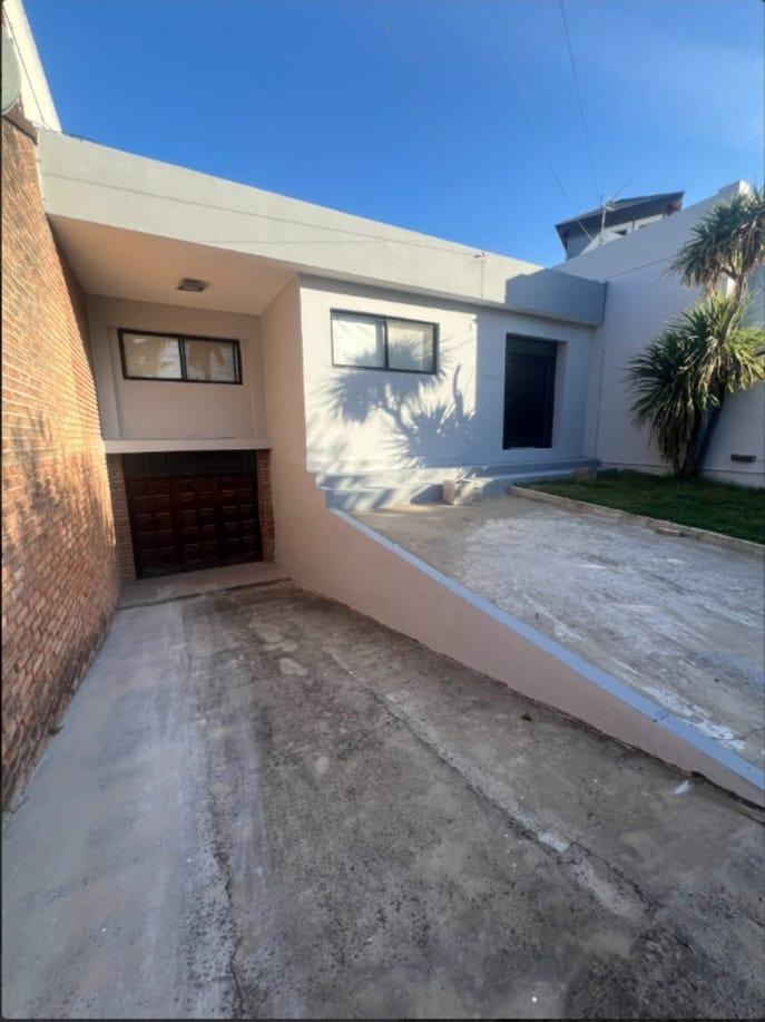 Foto de Venta casa 5 ambientes cochera y pileta - Quilmes Oeste, imagen 5
