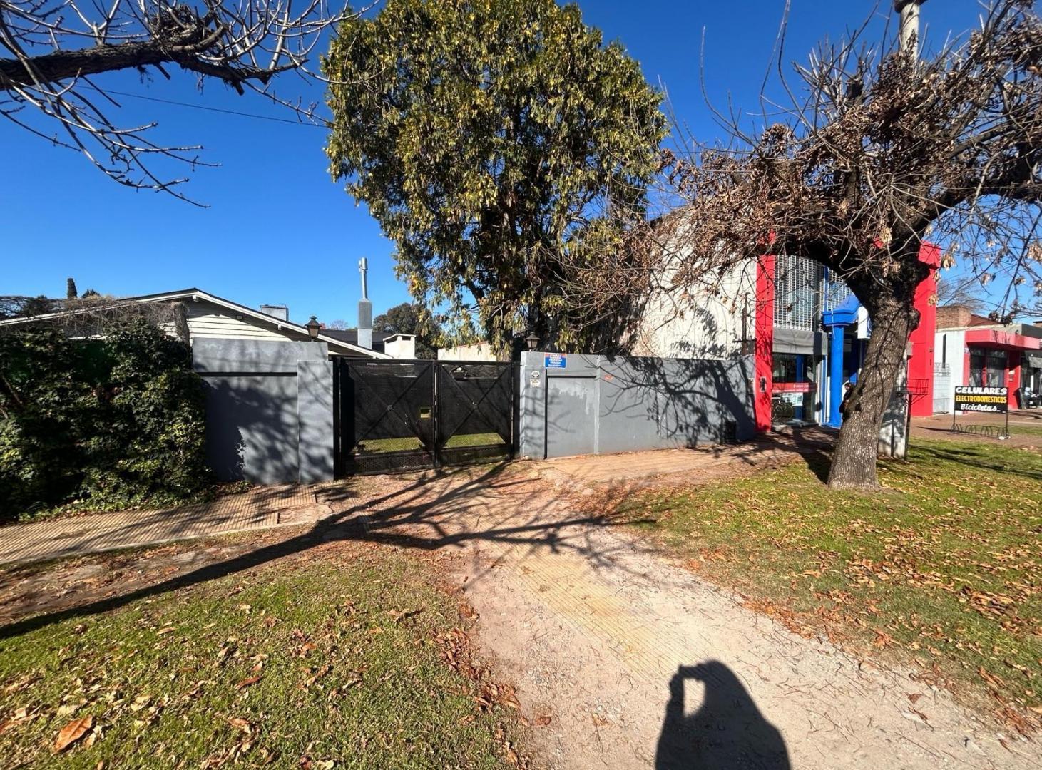 Foto de VENTA CASA 5 AMBIENTES CON PILETA ZONA COMERCIAL - FRANCISCO ALVAREZ, imagen 1