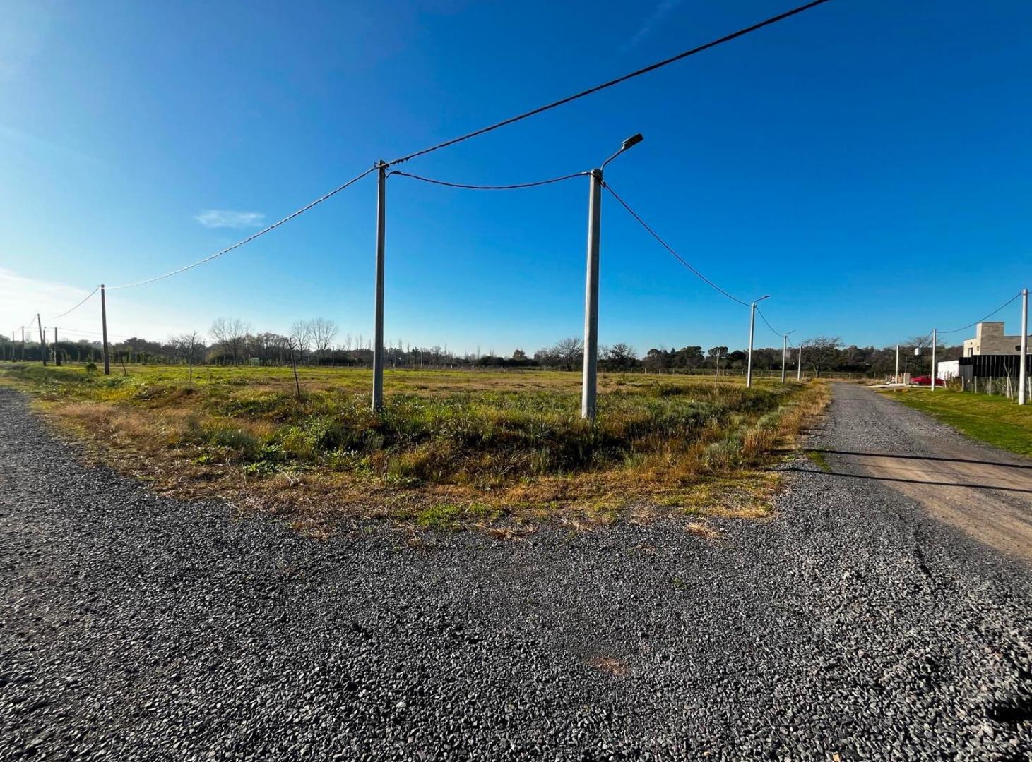 Foto de Venta lote 1500 mts2 - Barrio Parque Las Acacias Exaltacion de la Cruz, imagen 2