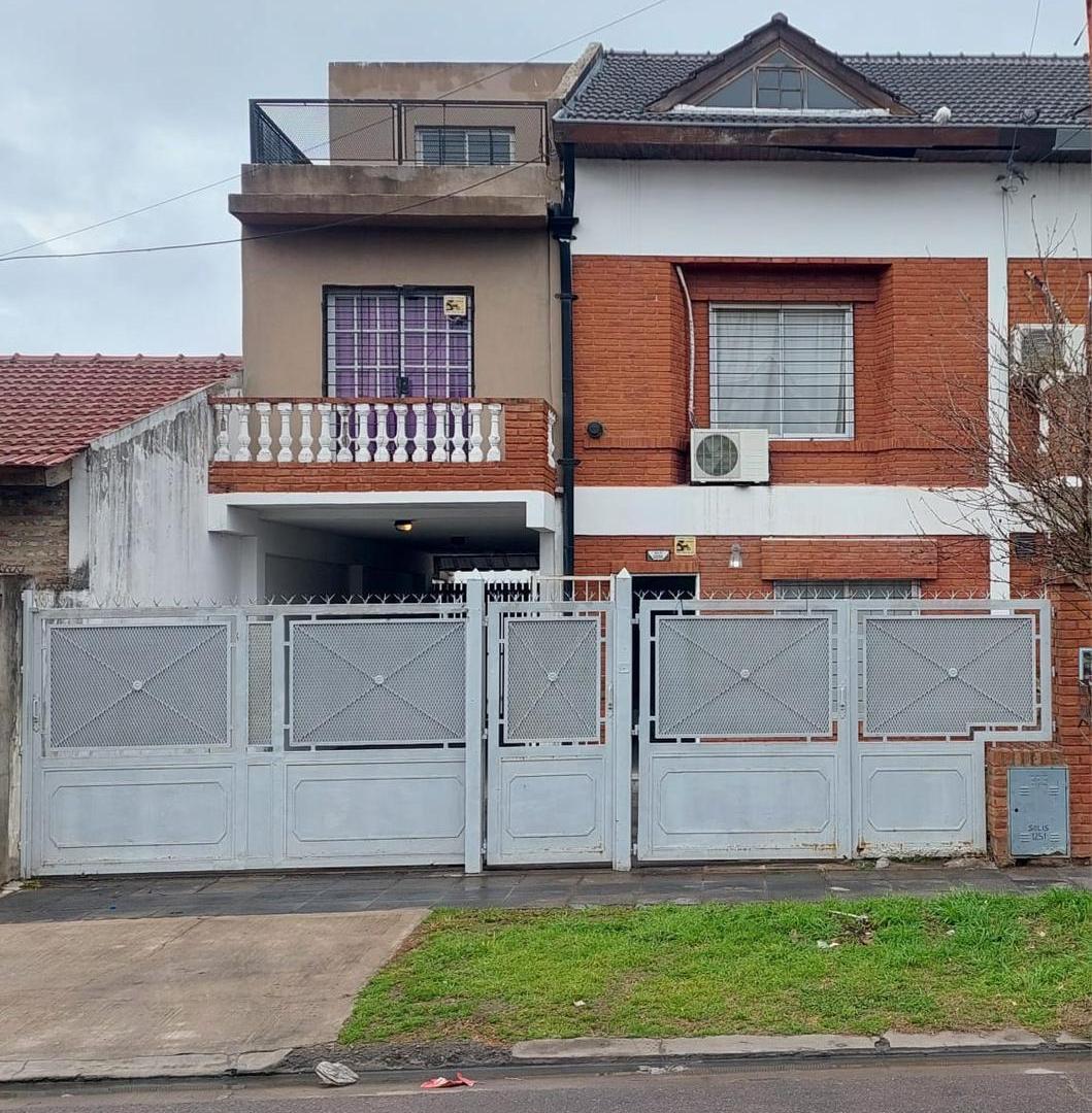 Foto de Venta casa 6 ambientes c/ pileta y quincho - Jose C Paz, imagen 4