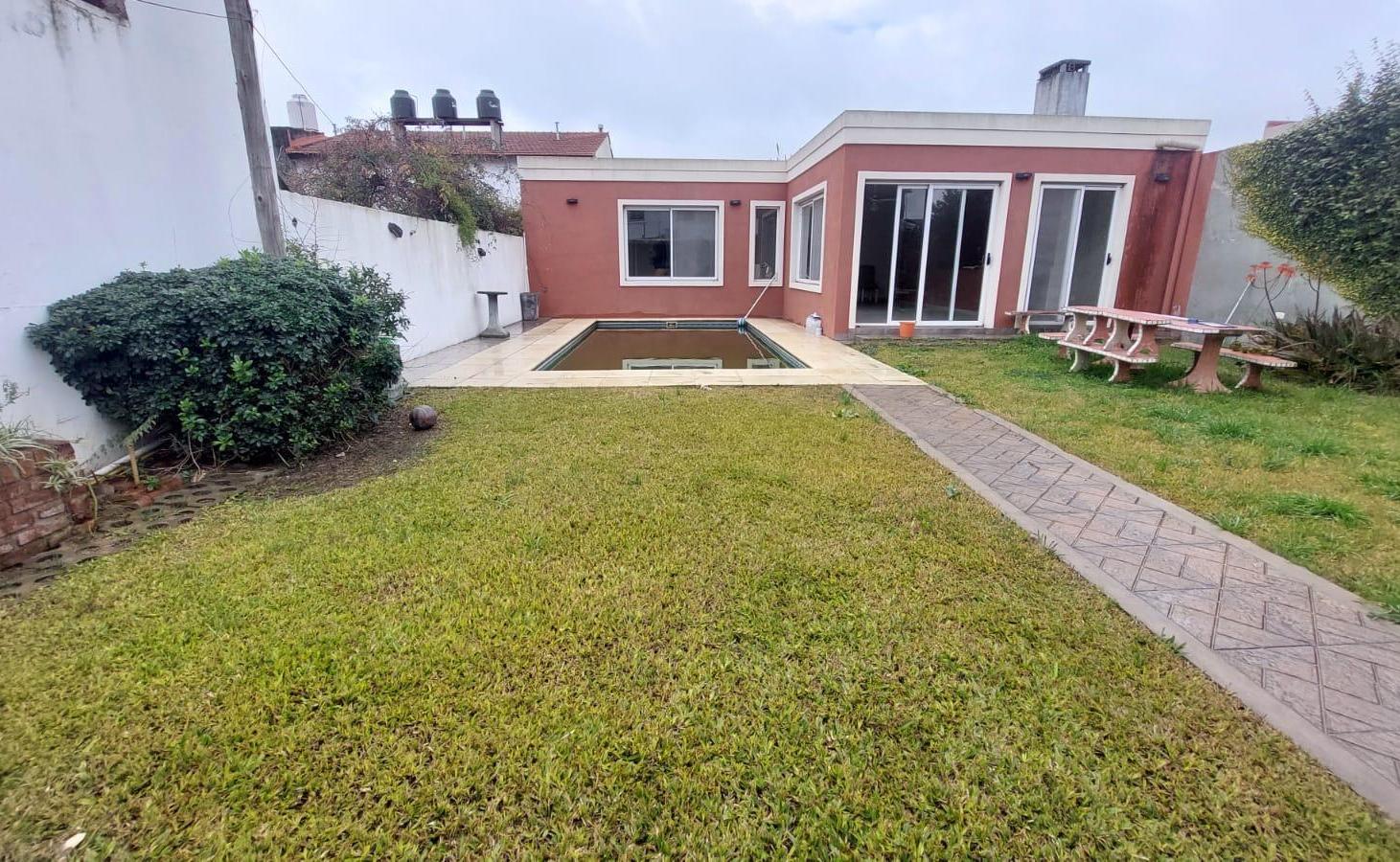 Foto de Venta casa 6 ambientes c/ pileta y quincho - Jose C Paz, imagen 5