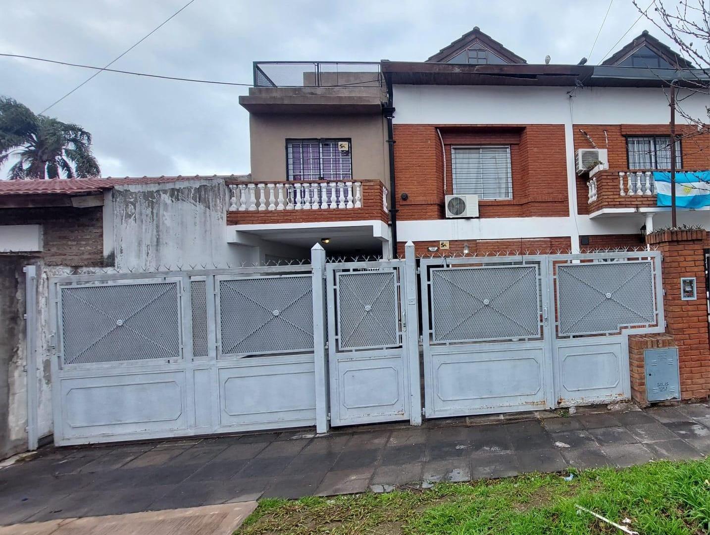 Foto de Venta casa 6 ambientes c/ pileta y quincho - Jose C Paz, imagen 3