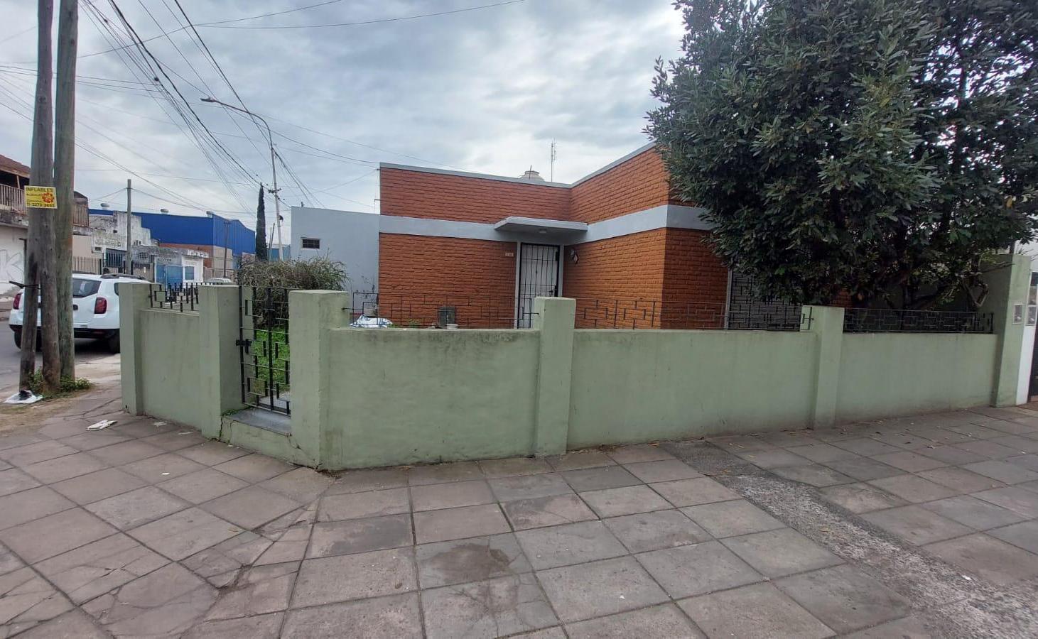 Foto de Venta casa 3 ambientes cochera cubierta y parrilla - Jose c paz, imagen 4