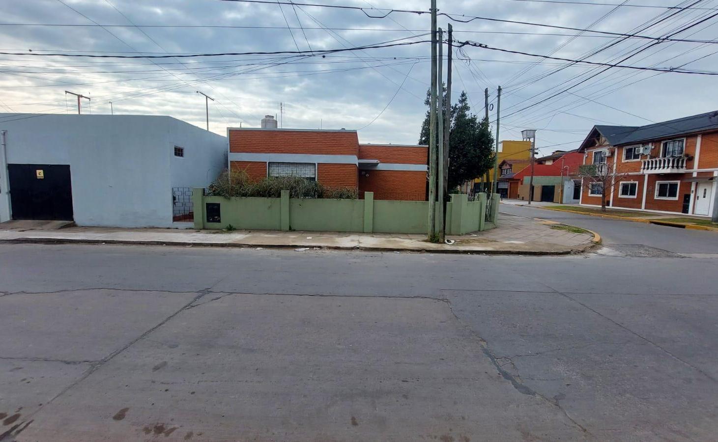 Foto de Venta casa 3 ambientes cochera cubierta y parrilla - Jose c paz, imagen 3