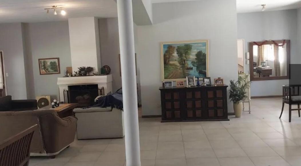 Foto de Venta casa 5 ambientes C/ pileta y quincho - Tortuguitas, imagen 3
