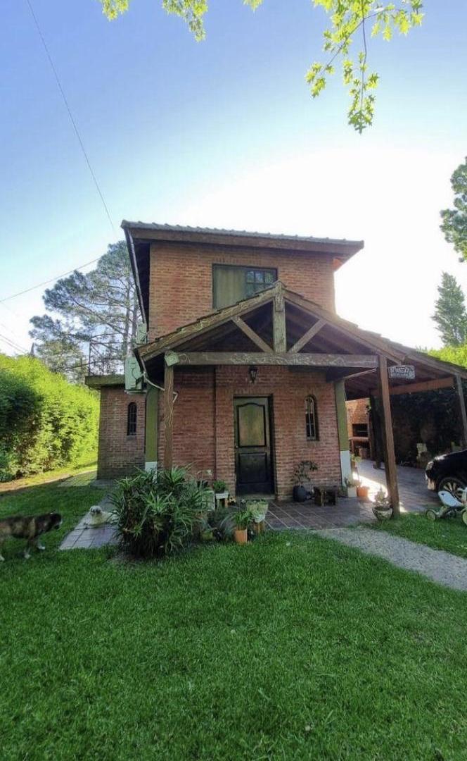 Foto de Venta casa 4 ambientes C/ quincho y pileta - Parque Alvear 1, imagen 2