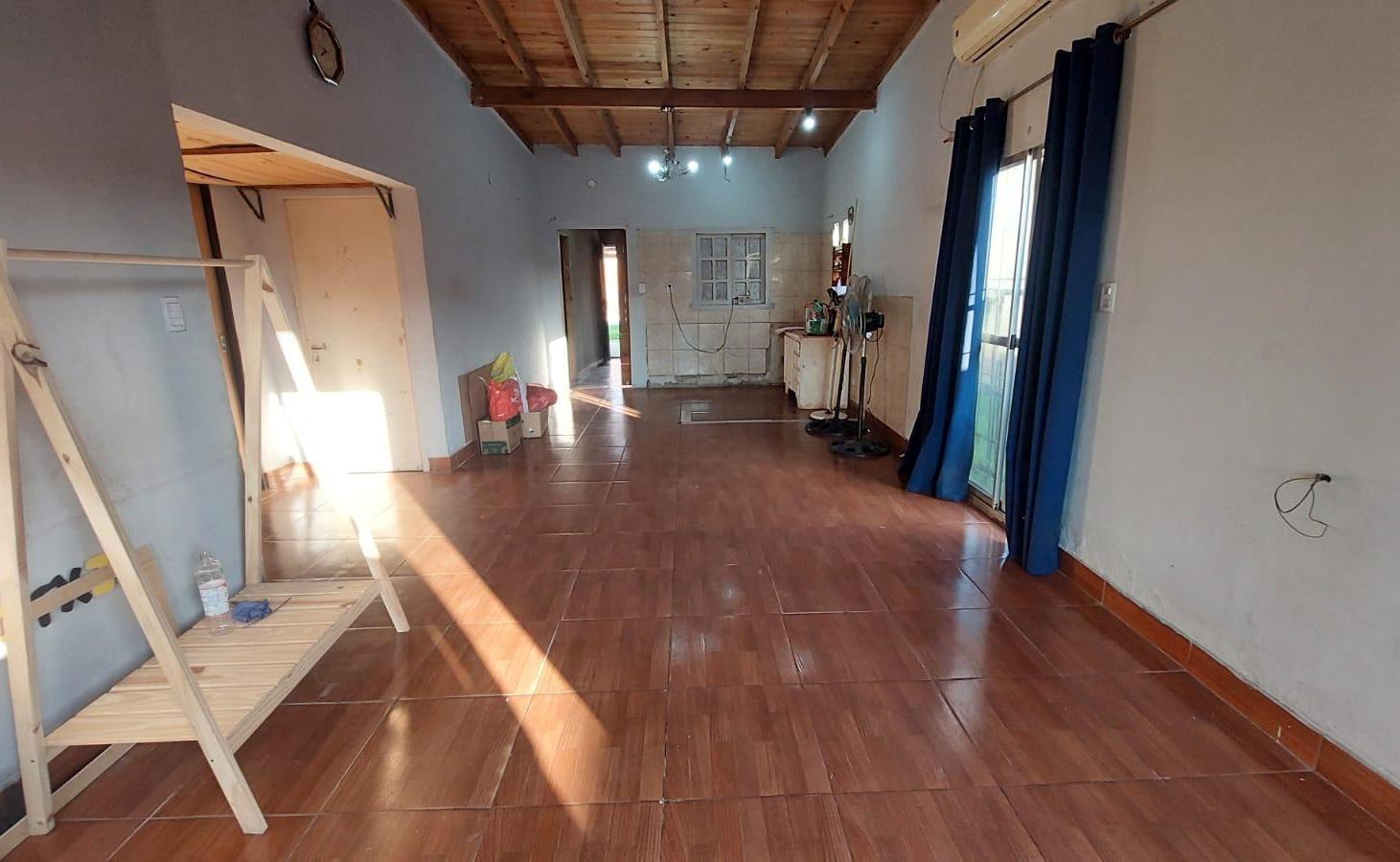 Foto de Venta casa 4 ambientes C/ parrilla y pileta - Jose C Paz, imagen 3