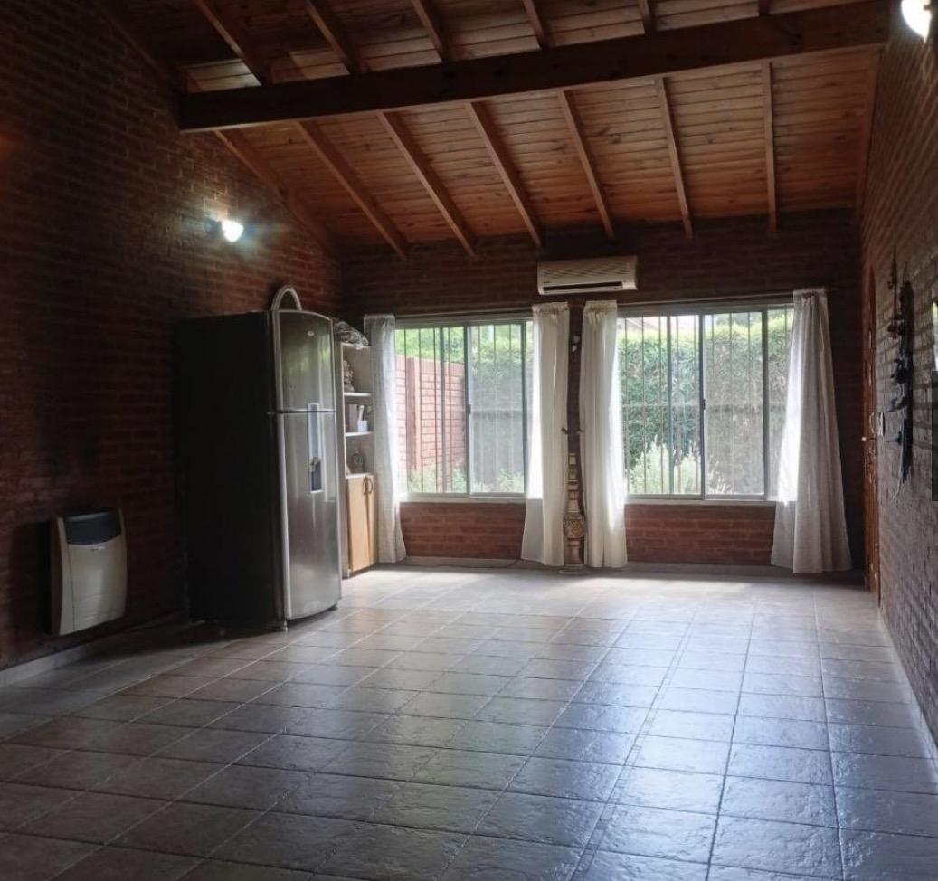 Foto de Venta casa 7 ambientes C/ pileta y quincho - Parque Alvear 1, imagen 2