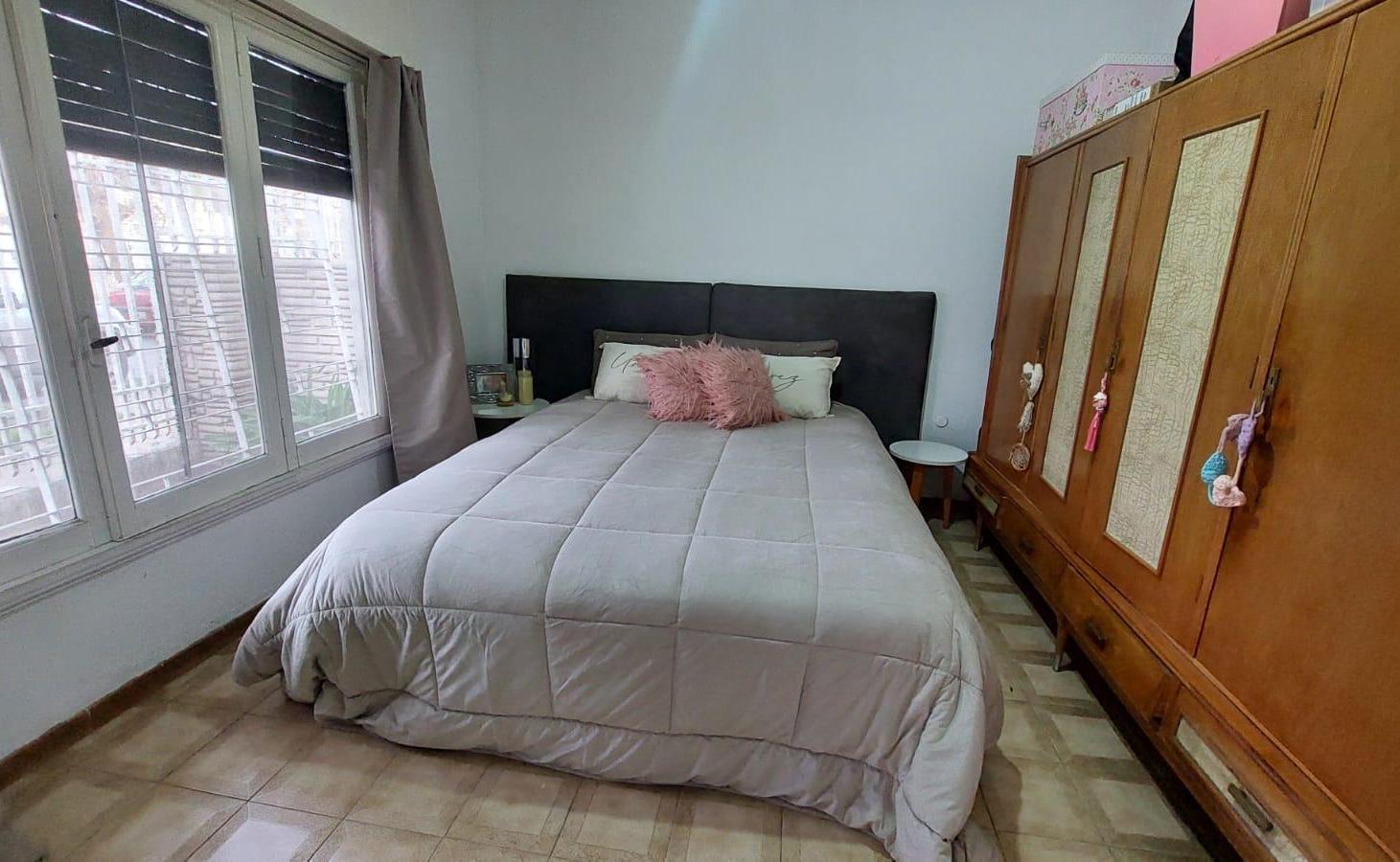 Foto de Venta casa 3 ambientes c/ cochera y parque - Jose C Paz, imagen 2
