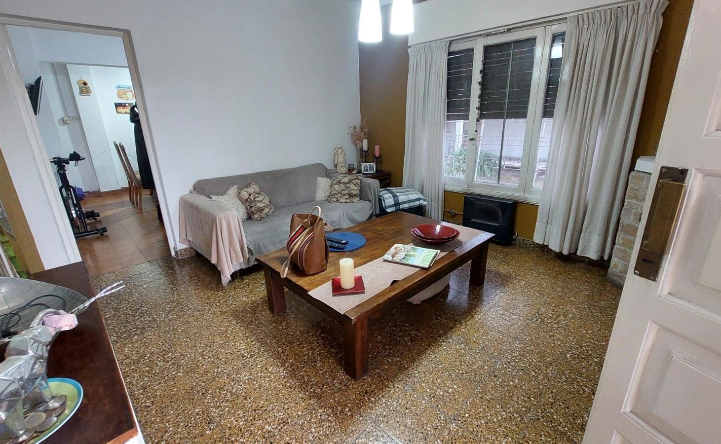 Foto de Venta casa 3 ambientes c/ cochera y parque - Jose C Paz, imagen 1