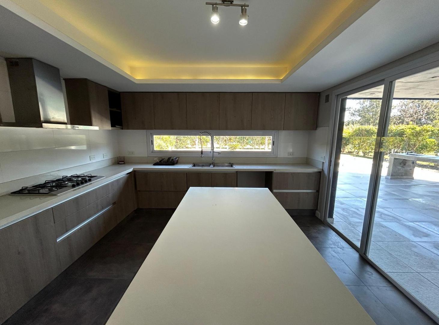 Foto de Venta casa a estrenar 7 ambientes c/ piscina - Barrio Las Tipas, imagen 5