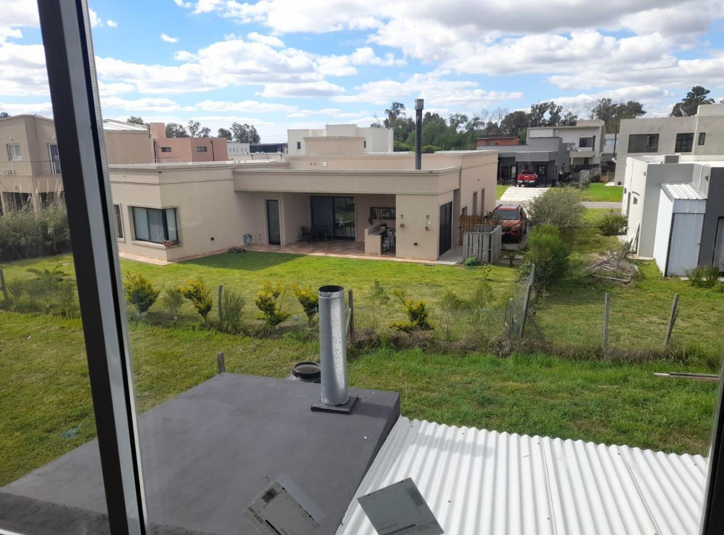 Foto de VENTA Casa 5 amb., 4 hab., 3 baños, lavadero, quincho c/parrilla, imagen 1