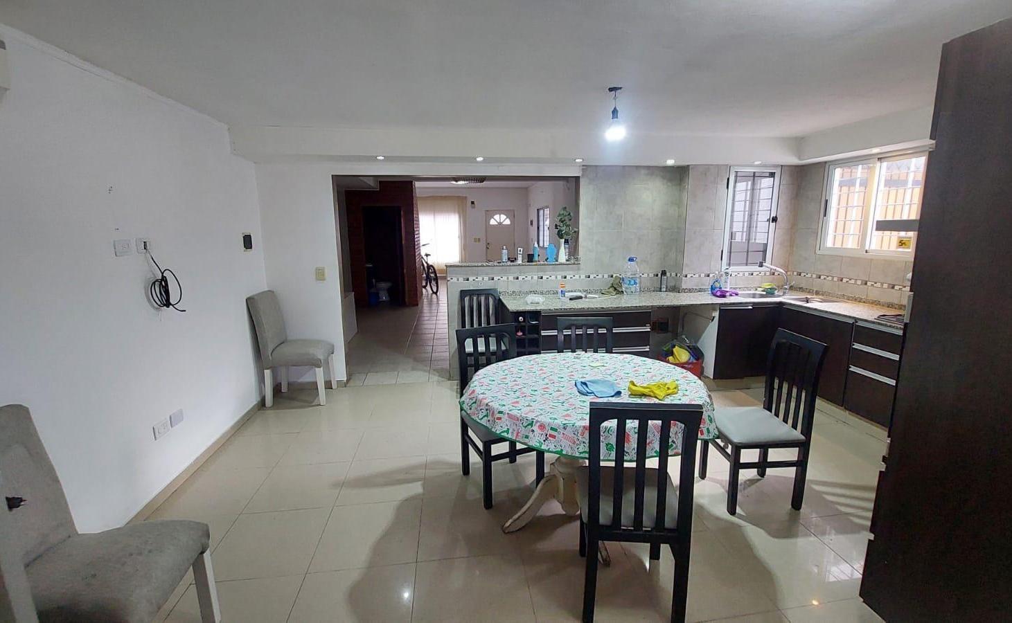 Foto de Venta casa 6 ambientes c/ pileta y quincho - Jose C Paz, imagen 3