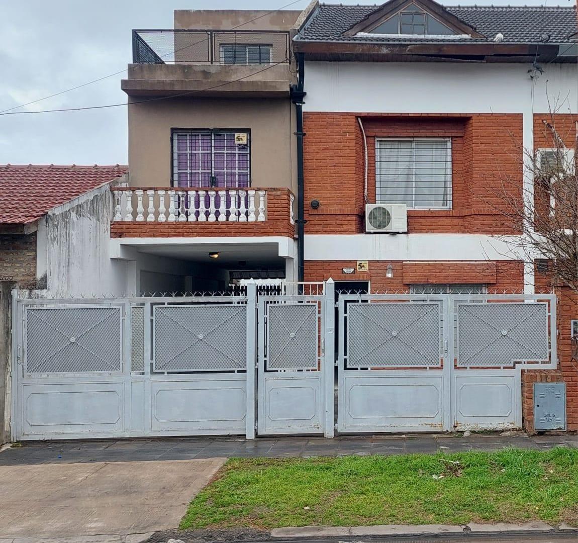 Foto de Venta casa 6 ambientes c/ pileta y quincho - Jose C Paz, imagen 2