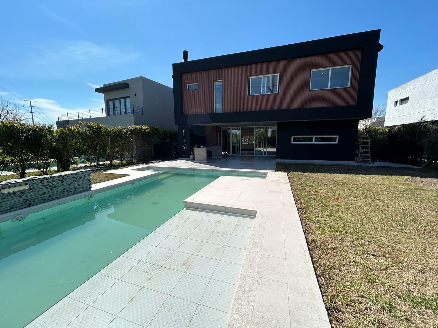 Foto de VENTA CASA A ESTRENAR 7 AMBIENTES C/ PISCINA - BARRIO LAS TIPAS, imagen 2