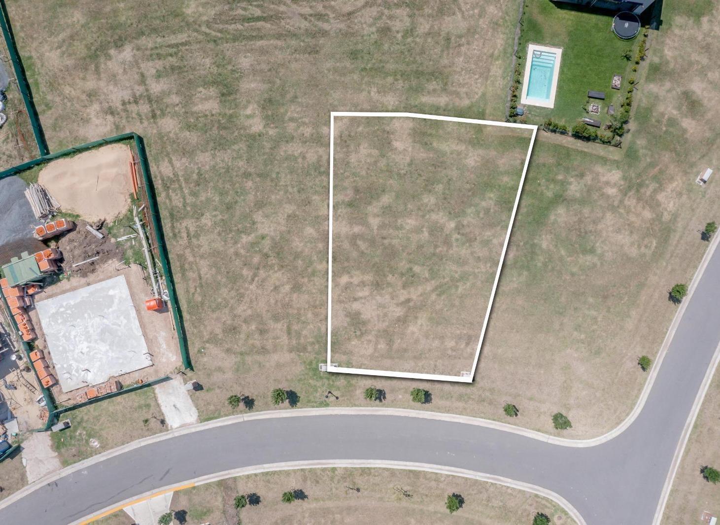 Foto de VENTA LOTE CENTRAL FRENTE A LA PLAZA, BARRIO PRIVADO SANTO TOMAS, PILAR, imagen 2