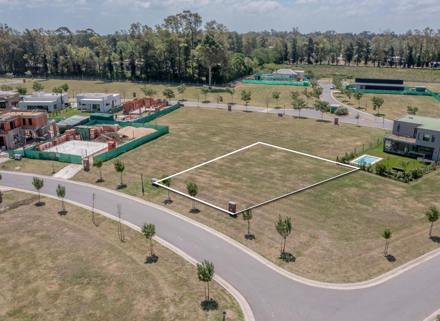 Foto de VENTA LOTE CENTRAL FRENTE A LA PLAZA, BARRIO PRIVADO SANTO TOMAS, PILAR, imagen 1