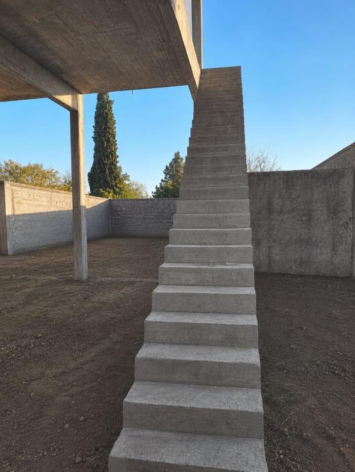 Foto de VENTA LOSA hormigon estructural 240 mts, 2 pisos c/ techo, escaleras, imagen 3