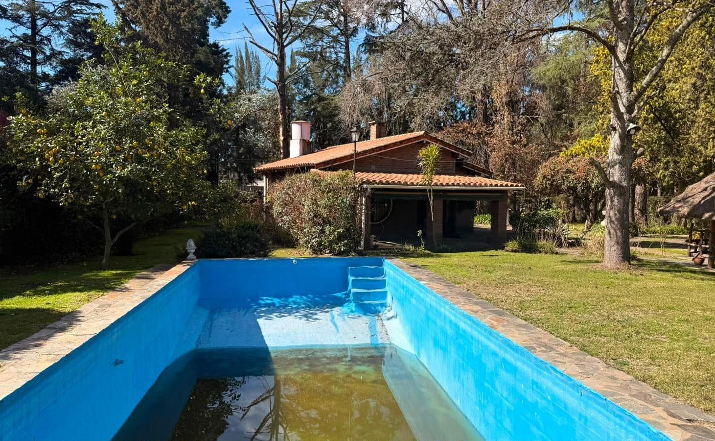 Foto de Venta casa quinta c/ pileta y quincho mas 3 lotes - Derqui , Pilar, imagen 2