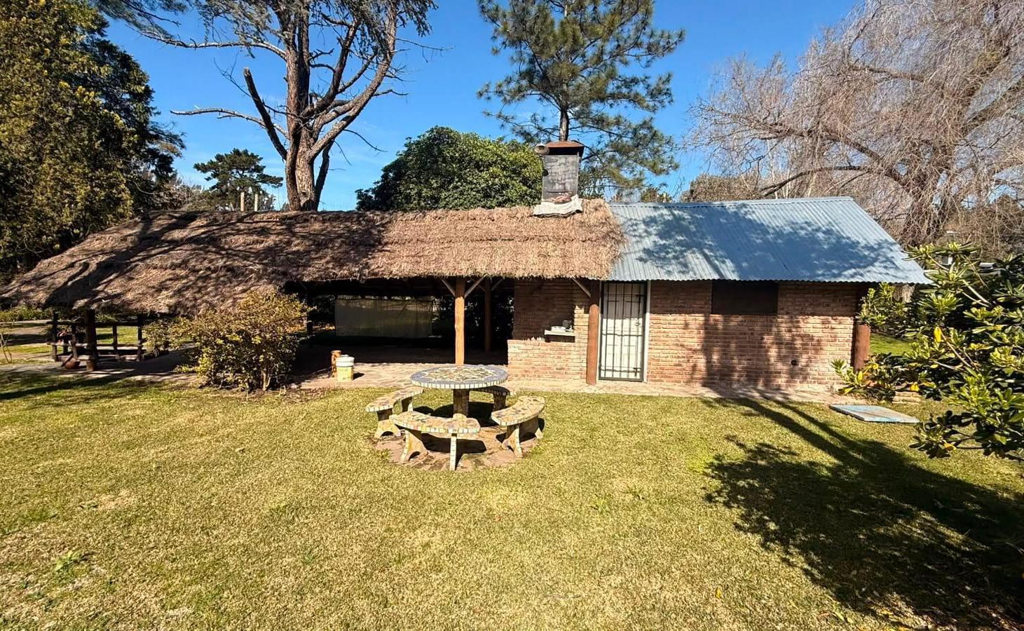 Foto de Venta casa quinta c/ pileta y quincho mas 3 lotes - Derqui , Pilar, imagen 3
