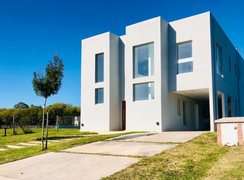 Foto de VENTA CASA 5 AMBIENTES CON PILETA - SANTO TOMAS, imagen 2
