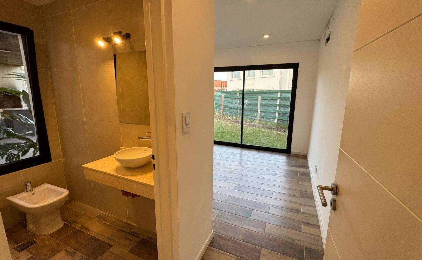 Foto de VENTA CASA 4 AMBIENTES - BARRIO SANTO TOMAS, imagen 3