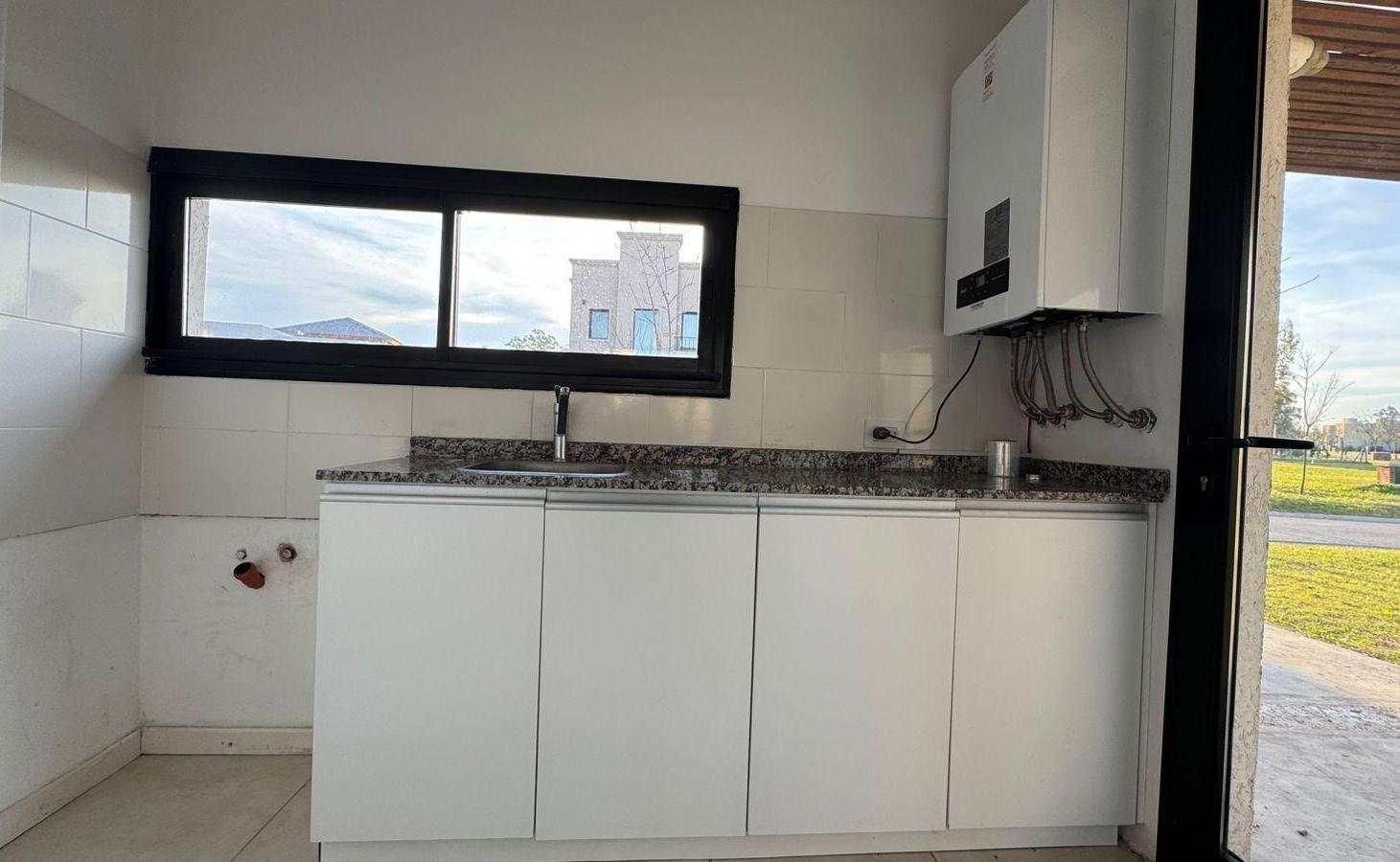 Foto de VENTA CASA 4 AMBIENTES - BARRIO SANTO TOMAS, imagen 4