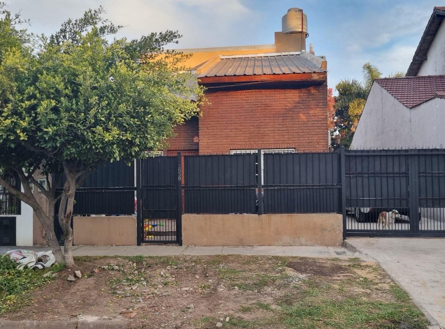 Foto de VENTA CASA 6 AMBIENTES C/ PILETA Y JARDIN - DON TORCUATO, imagen 1