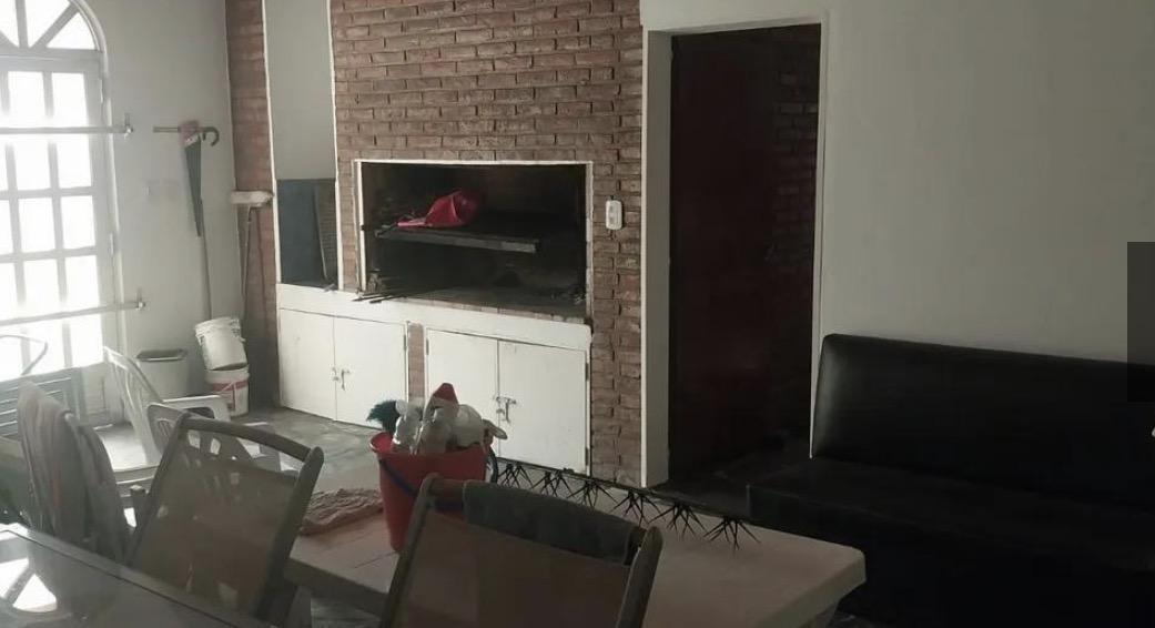 Foto de Venta casa 5 ambientes C/pileta y quincho - Parque Alvear 1, imagen 2