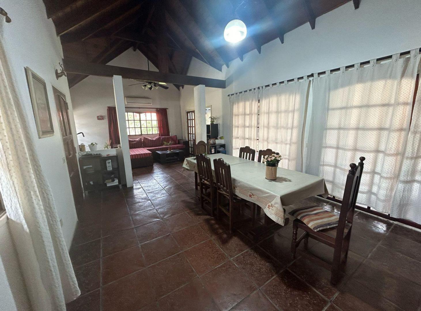 Foto de Venta casa 5 ambientes con galeria y pileta - Barrio Parque Peró, Del, imagen 5